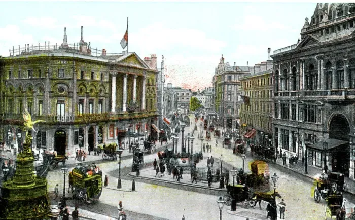 Framed Print : Piccadilly Circus, London, 20th Century Framed Print : Piccadilly Circus, London, 20th Century