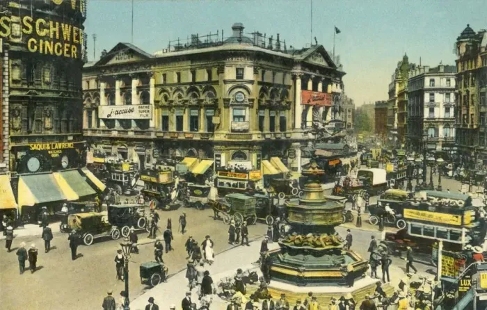 Framed Print : Piccadilly Circus, London, c1910. Creator: Unknown Framed Print : Piccadilly Circus, London, c1910. Creator: Unknown