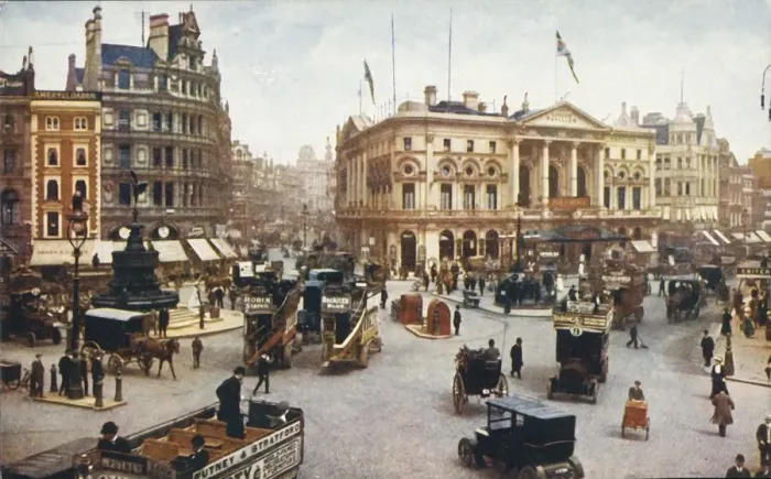 Framed Print : Piccadilly Circus, London, c1910. Creator: Unknown Framed Print : Piccadilly Circus, London, c1910. Creator: Unknown
