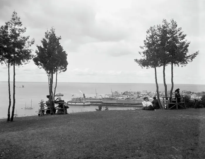 Framed Print : Picnic grounds, Mackinac Island, Mich. c.between 1910 and 1920. Creator: Unknown Framed Print : Picnic grounds, Mackinac Island, Mich. c.between 1910 and 1920. Creator: Unknown