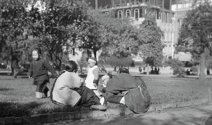Framed Print : A picnic on Portsmouth Square, Chinatown, San Francisco, between 1896 and 1906. Creator: Arnold Genthe Framed Print : A picnic on Portsmouth Square, Chinatown, San Francisco, between 1896 and 1906. Creator: Arnold Genthe