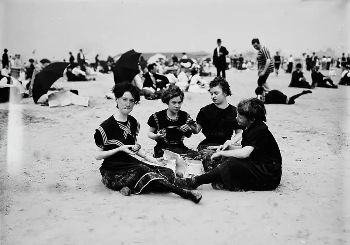 Framed Print : Picnicing on the beach, between 1900 and 1905. Creator: Unknown Framed Print : Picnicing on the beach, between 1900 and 1905. Creator: Unknown