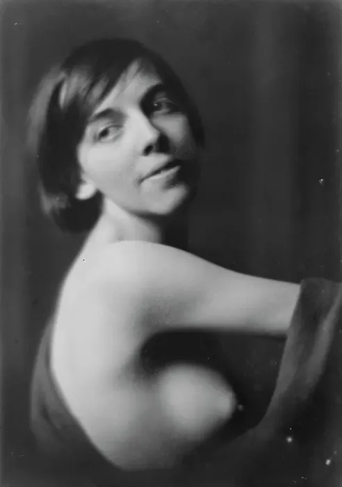 Framed Print : De Picon, Leah, Miss, portrait photograph, 1917 or 1918. Creator: Arnold Genthe