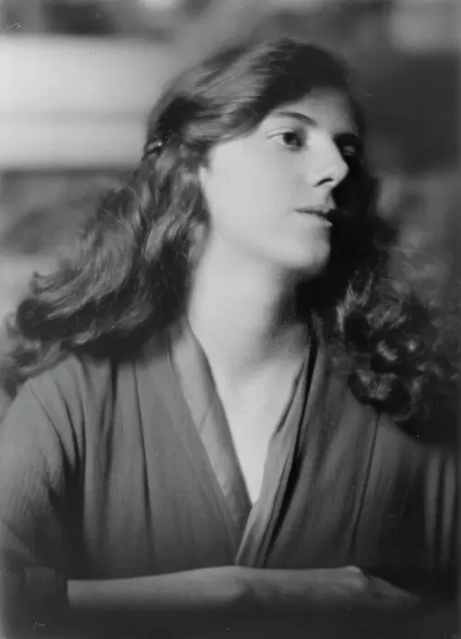Framed Print : De Picon, Leah, Miss, portrait photograph, 1917 or 1918. Creator: Arnold Genthe