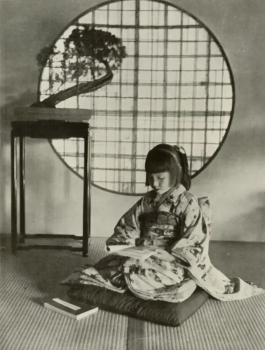 Framed Print : The Picture-Book, 1910. Creator: Herbert Ponting Framed Print : The Picture-Book, 1910. Creator: Herbert Ponting
