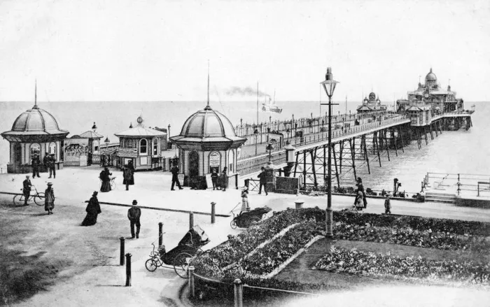 Framed Print : The pier at Eastbourne, East Sussex, c1900s-c1920s Framed Print : The pier at Eastbourne, East Sussex, c1900s-c1920s