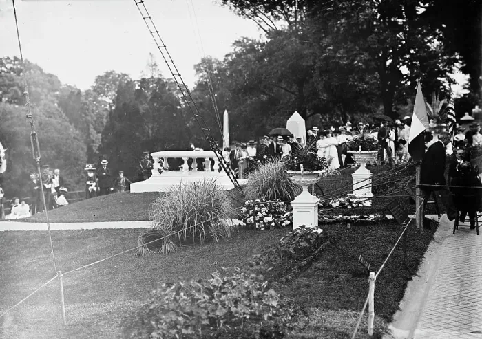 Framed Print : Pierre L'Enfant, Major of France - Dedication of Tomb And Memorial At Arlington, April 28, 1909. Creator: Harris & Ewing. Pierre L'Enfant, Major of France - Dedication of Tomb And Memorial At Arlington, April 28, 1909. Creator: Harris & Ewing Framed Print : Pierre L'Enfant, Major of France - Dedication of Tomb And Memorial At Arlington, April 28, 1909. Creator: Harris & Ewing. Pierre L'Enfant, Major of France - Dedication of Tomb And Memorial At Arlington, April 28, 1909. Creator: Harris & Ewing