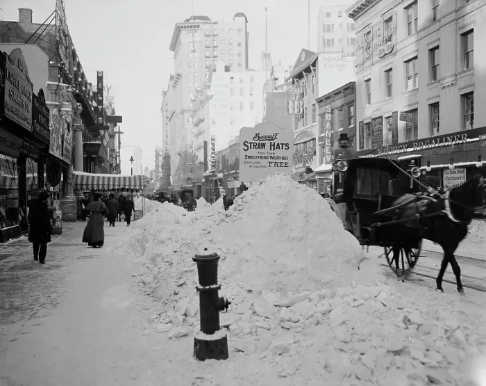 Framed Print : Piles of snow on Broadway, after storm, New York, c1905. Creator: Unknown Framed Print : Piles of snow on Broadway, after storm, New York, c1905. Creator: Unknown