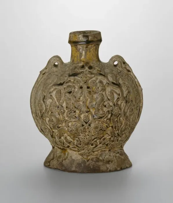 Framed Print : Pilgrim Flask (Bian Hu), Sui (581-618) or early Tang dynasty (618-907), c Framed Print : Pilgrim Flask (Bian Hu), Sui (581-618) or early Tang dynasty (618-907), c