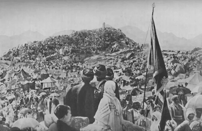 Framed Print : Pilgrims Performing the Wukuf or Stand on the Mount of Mercy, c1935 Framed Print : Pilgrims Performing the Wukuf or Stand on the Mount of Mercy, c1935