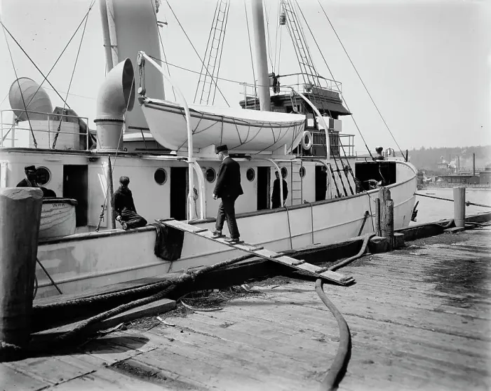 Framed Print : Last pilot going aboard Str. New York, between 1900 and 1905. Creator: Unknown Framed Print : Last pilot going aboard Str. New York, between 1900 and 1905. Creator: Unknown