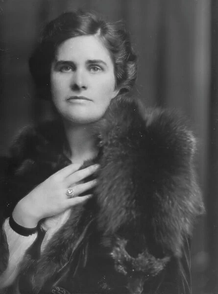 Pittsbury, Charles S. Mrs. portrait photograph, 1915 Oct. 22. Creator: Arnold Genthe