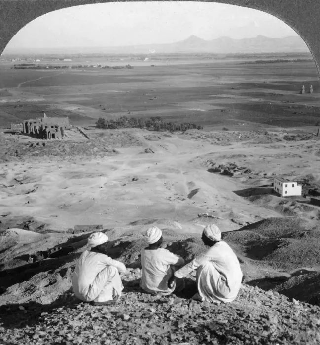 Framed Print : Across the plain of Thebes and past the Memnon statues from the cliffs, Egypt, 1905. Artist: Underwood & Underwood Framed Print : Across the plain of Thebes and past the Memnon statues from the cliffs, Egypt, 1905. Artist: Underwood & Underwood