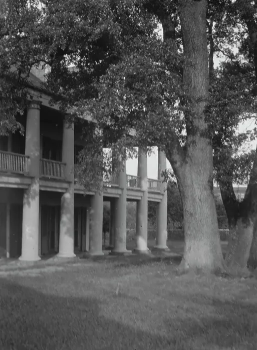 Framed Print : Plantation house, New Orleans, between 1920 and 1926. Creator: Arnold Genthe