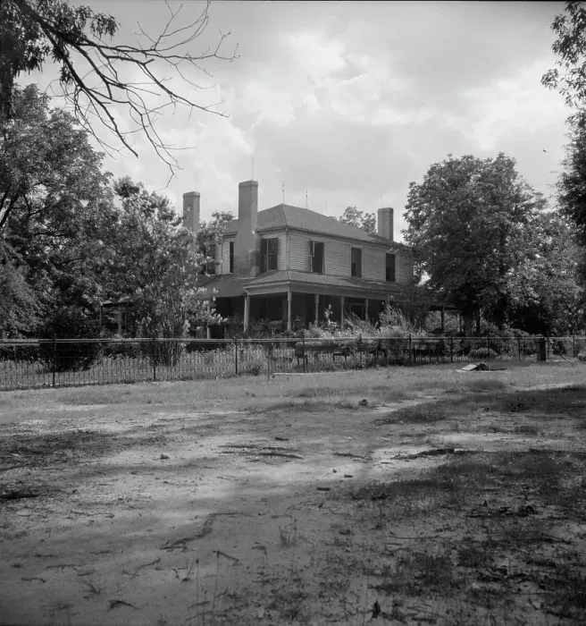Framed Print : Plantation house where the Wray family has lived for generations, Greene County, Georgia, 1937. Creator: Dorothea Lange Framed Print : Plantation house where the Wray family has lived for generations, Greene County, Georgia, 1937. Creator: Dorothea Lange