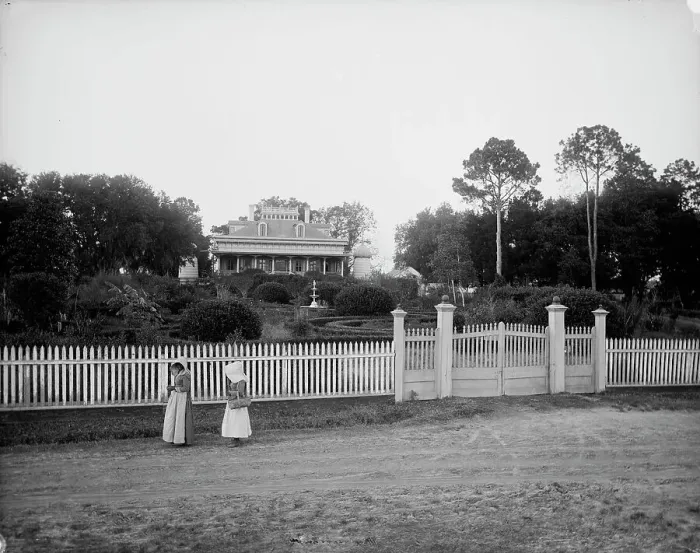 Framed Print : Planter's home on the Mississippi, between 1880 and 1897. Creator: William H. Jackson Framed Print : Planter's home on the Mississippi, between 1880 and 1897. Creator: William H. Jackson