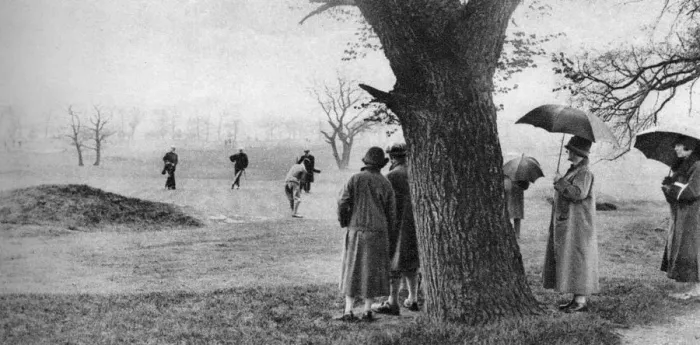 Framed Print : Playing golf on Tooting Bec Common, London, 1926-1927