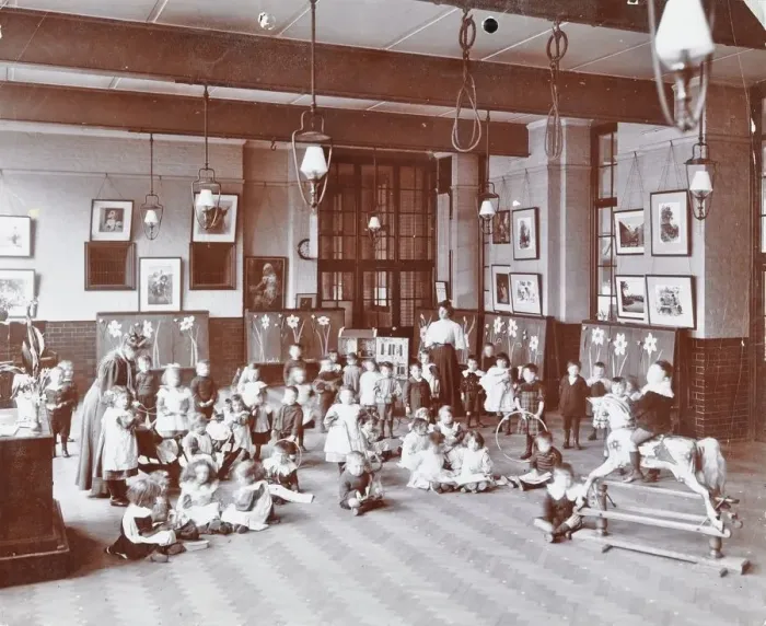 Framed Print : Playtime, John Ruskin School, Southwark, London, 1908 Framed Print : Playtime, John Ruskin School, Southwark, London, 1908