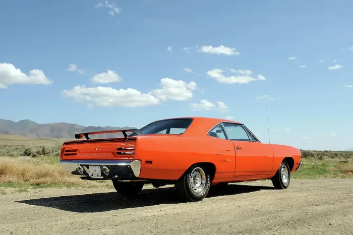 Framed Print : Plymouth Hemi Roadrunner 1970. Artist: Simon Clay Framed Print : Plymouth Hemi Roadrunner 1970. Artist: Simon Clay