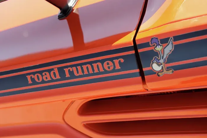 Framed Print : Plymouth Hemi Roadrunner 1970. Artist: Simon Clay Framed Print : Plymouth Hemi Roadrunner 1970. Artist: Simon Clay