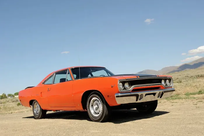 Framed Print : Plymouth Hemi Roadrunner 1970. Artist: Simon Clay Framed Print : Plymouth Hemi Roadrunner 1970. Artist: Simon Clay