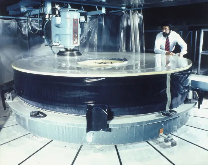 Framed Print : Polishing the mirror of the Hubble Telescope, 1980s Framed Print : Polishing the mirror of the Hubble Telescope, 1980s