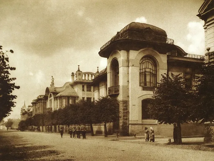 Framed Print : The Ponizovsky and Mindovsky houses on Povarskaya Street, Moscow, Russia, 1900s Framed Print : The Ponizovsky and Mindovsky houses on Povarskaya Street, Moscow, Russia, 1900s