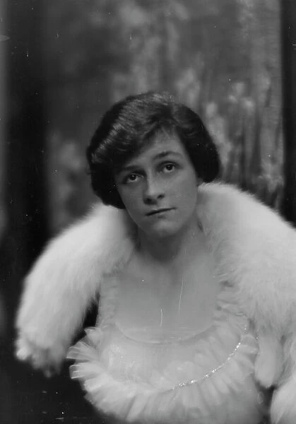 Poor, M. Miss, portrait photograph, 1913. Creator: Arnold Genthe