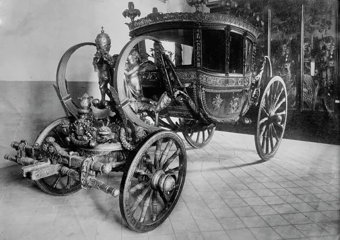 Framed Print : Pope's carriage, between c1910 and c1915. Creator: Bain News Service Framed Print : Pope's carriage, between c1910 and c1915. Creator: Bain News Service