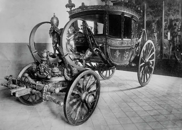 Framed Print : Pope's carriage, between c1910 and c1915. Creator: Bain News Service Framed Print : Pope's carriage, between c1910 and c1915. Creator: Bain News Service