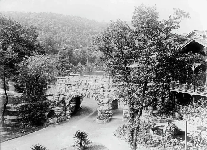 Framed Print : Porte cochere, Mohonk Mountain House, Lake Mohonk, N.Y. between 1905 and 1915. Creator: Unknown Framed Print : Porte cochere, Mohonk Mountain House, Lake Mohonk, N.Y. between 1905 and 1915. Creator: Unknown