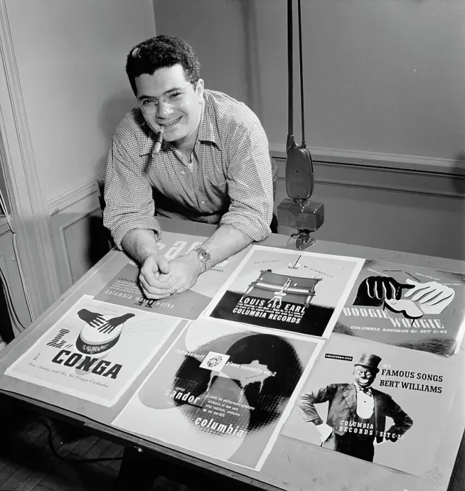 Framed Print : Portrait of Alex Steinweiss, New York, N.Y.(?), ca. Apr. 1947. Creator: William Paul Gottlieb Framed Print : Portrait of Alex Steinweiss, New York, N.Y.(?), ca. Apr. 1947. Creator: William Paul Gottlieb