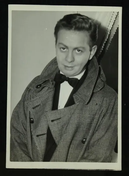 Framed Print : Portrait of American singer, musician and actor Mel Torme, c1950s. Artist: Denis Williams Framed Print : Portrait of American singer, musician and actor Mel Torme, c1950s. Artist: Denis Williams