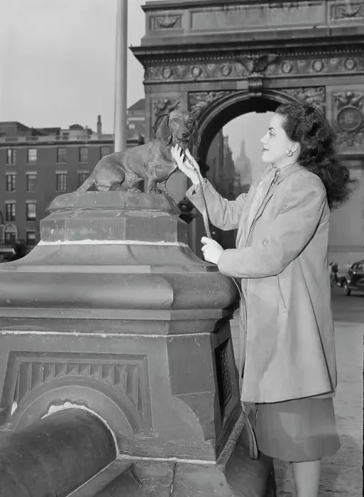 Framed Print : Portrait of Ann Hathaway, Washington Square, New York, N.Y. ca. May 1947. Creator: William Paul Gottlieb Framed Print : Portrait of Ann Hathaway, Washington Square, New York, N.Y. ca. May 1947. Creator: William Paul Gottlieb