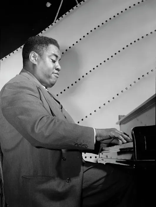 Framed Print : Portrait of Art Tatum, Vogue Room, New York, N.Y. 1946. Creator: William Paul Gottlieb Framed Print : Portrait of Art Tatum, Vogue Room, New York, N.Y. 1946. Creator: William Paul Gottlieb