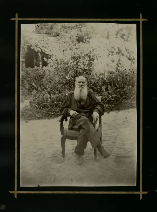 Framed Print : Portrait of the author Count Lev Nikolayevich Tolstoy (1828-1910) Framed Print : Portrait of the author Count Lev Nikolayevich Tolstoy (1828-1910)