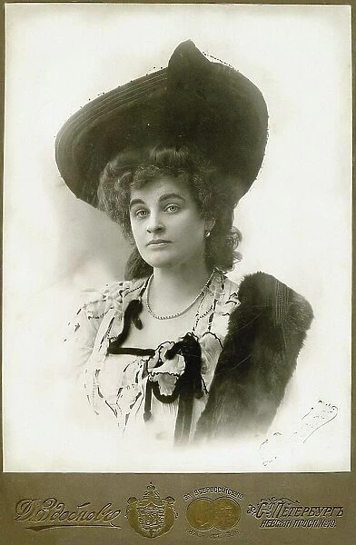 Portrait of the author Nadezhda Teffi (1872-1952), 1910. Creator: Zdobnov, Dmitri Spiridonovich (End of 19th cen.)