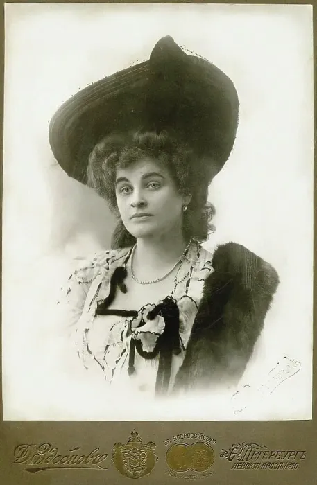 Framed Print : Portrait of the author Nadezhda Teffi (1872-1952), 1910. Creator: Zdobnov, Dmitri Spiridonovich (End of 19th cen.) Framed Print : Portrait of the author Nadezhda Teffi (1872-1952), 1910. Creator: Zdobnov, Dmitri Spiridonovich (End of 19th cen.)
