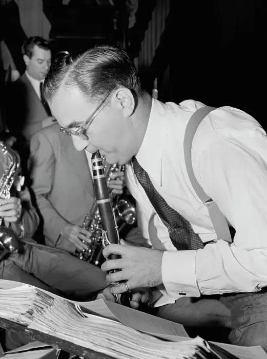 Framed Print : Portrait of Benny Goodman, 400 Restaurant, New York, N.Y. ca. July 1946. Creator: William Paul Gottlieb Framed Print : Portrait of Benny Goodman, 400 Restaurant, New York, N.Y. ca. July 1946. Creator: William Paul Gottlieb