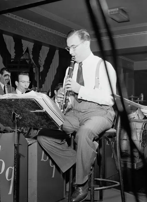 Framed Print : Portrait of Benny Goodman, 400 Restaurant, New York, N.Y. ca. July 1946. Creator: William Paul Gottlieb Framed Print : Portrait of Benny Goodman, 400 Restaurant, New York, N.Y. ca. July 1946. Creator: William Paul Gottlieb