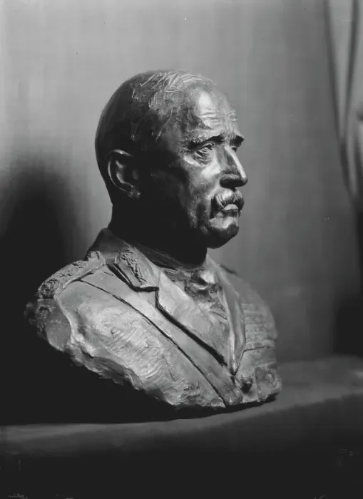 Framed Print : Portrait bust by Jo Davidson, 1922. Creator: Arnold Genthe Framed Print : Portrait bust by Jo Davidson, 1922. Creator: Arnold Genthe
