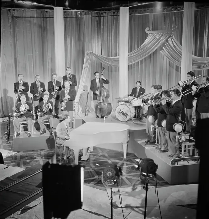 Framed Print : Portrait of Claude Thornhill, Sandy Siegelstien, Willie Wechsler, Micky Folus, Joe Shulman, Billy... Creator: William Paul Gottlieb Framed Print : Portrait of Claude Thornhill, Sandy Siegelstien, Willie Wechsler, Micky Folus, Joe Shulman, Billy... Creator: William Paul Gottlieb