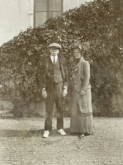 Framed Print : Portrait depicting Marchioness Caroline Lagergren and her brother Charles Russell in the... 1913. Creator: Unknown Framed Print : Portrait depicting Marchioness Caroline Lagergren and her brother Charles Russell in the... 1913. Creator: Unknown