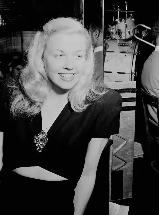 Framed Print : Portrait of Doris Day, Aquarium, New York, N.Y. ca. July 1946. Creator: William Paul Gottlieb Framed Print : Portrait of Doris Day, Aquarium, New York, N.Y. ca. July 1946. Creator: William Paul Gottlieb