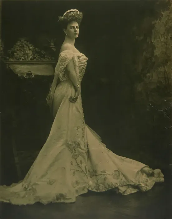 Framed Print : Portrait of Élisabeth, Countess Greffulhe (1860-1952), c1900. Creator: Wegener; Otto (1849-1924) Framed Print : Portrait of Élisabeth, Countess Greffulhe (1860-1952), c1900. Creator: Wegener; Otto (1849-1924)