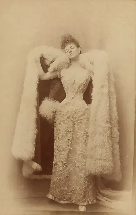 Framed Print : Portrait of Élisabeth, Countess Greffulhe (1860-1952), c1886. Creator: Anonymous () Framed Print : Portrait of Élisabeth, Countess Greffulhe (1860-1952), c1886. Creator: Anonymous ()