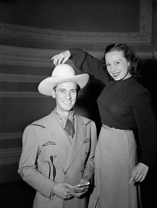 Framed Print : Portrait of Ernest Tubb, Carnegie Hall, New York, N.Y. Sept. 18-19, 1947. Creator: William Paul Gottlieb Framed Print : Portrait of Ernest Tubb, Carnegie Hall, New York, N.Y. Sept. 18-19, 1947. Creator: William Paul Gottlieb