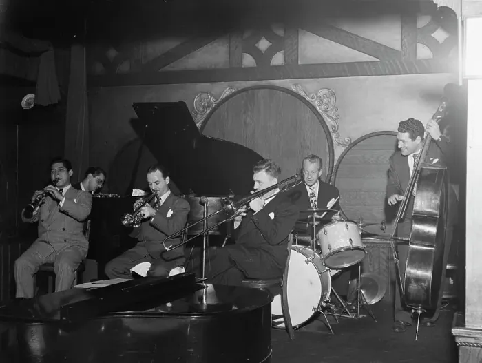 Framed Print : Portrait of Ernie Caceres, Bobby Hackett, Freddie Ohms, and George Wettling, Nick's... N.Y. 1946. Creator: William Paul Gottlieb Framed Print : Portrait of Ernie Caceres, Bobby Hackett, Freddie Ohms, and George Wettling, Nick's... N.Y. 1946. Creator: William Paul Gottlieb