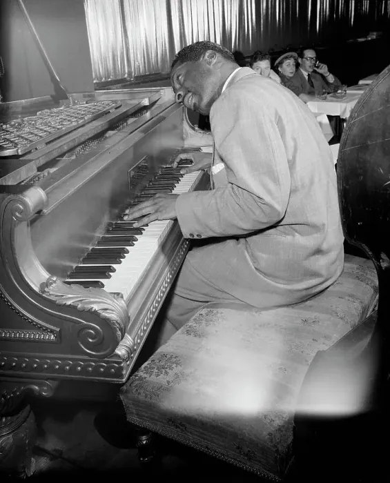 Framed Print : Portrait of Erroll Garner, New York, N.Y. 1946. Creator: William Paul Gottlieb Framed Print : Portrait of Erroll Garner, New York, N.Y. 1946. Creator: William Paul Gottlieb