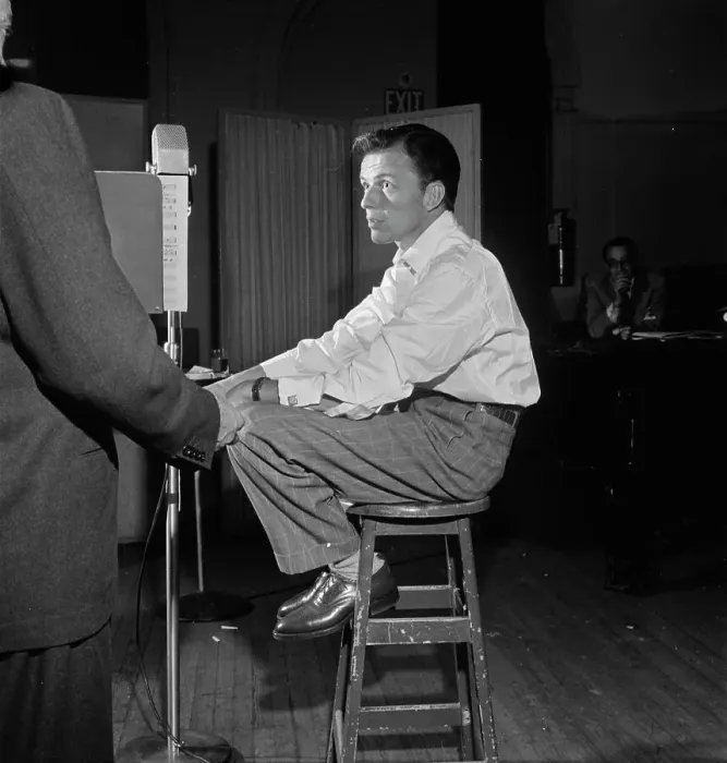 Framed Print : Portrait of Frank Sinatra, Liederkrantz Hall, New York, N.Y. ca. 1947. Creator: William Paul Gottlieb Framed Print : Portrait of Frank Sinatra, Liederkrantz Hall, New York, N.Y. ca. 1947. Creator: William Paul Gottlieb